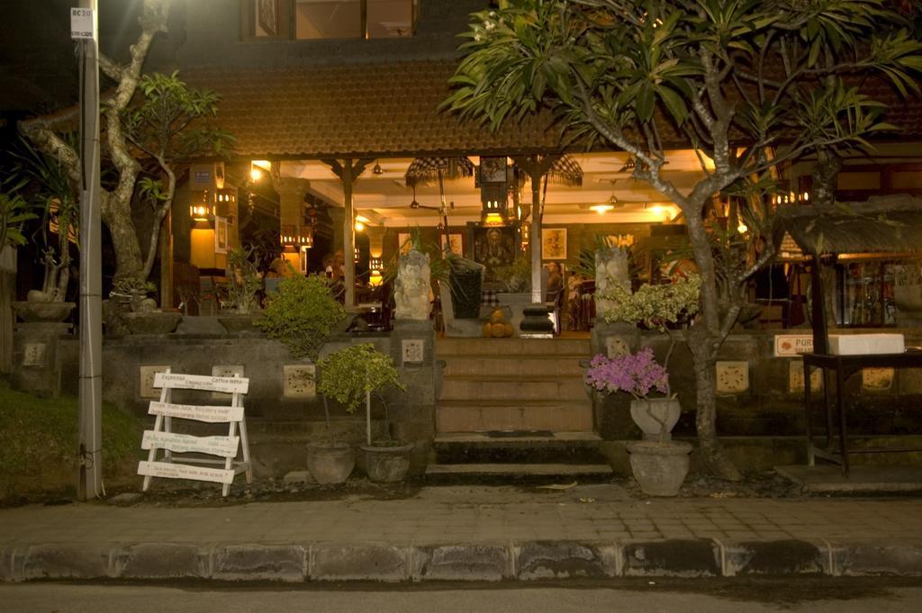 Puri Rai Hotel Padangbai  Exterior photo